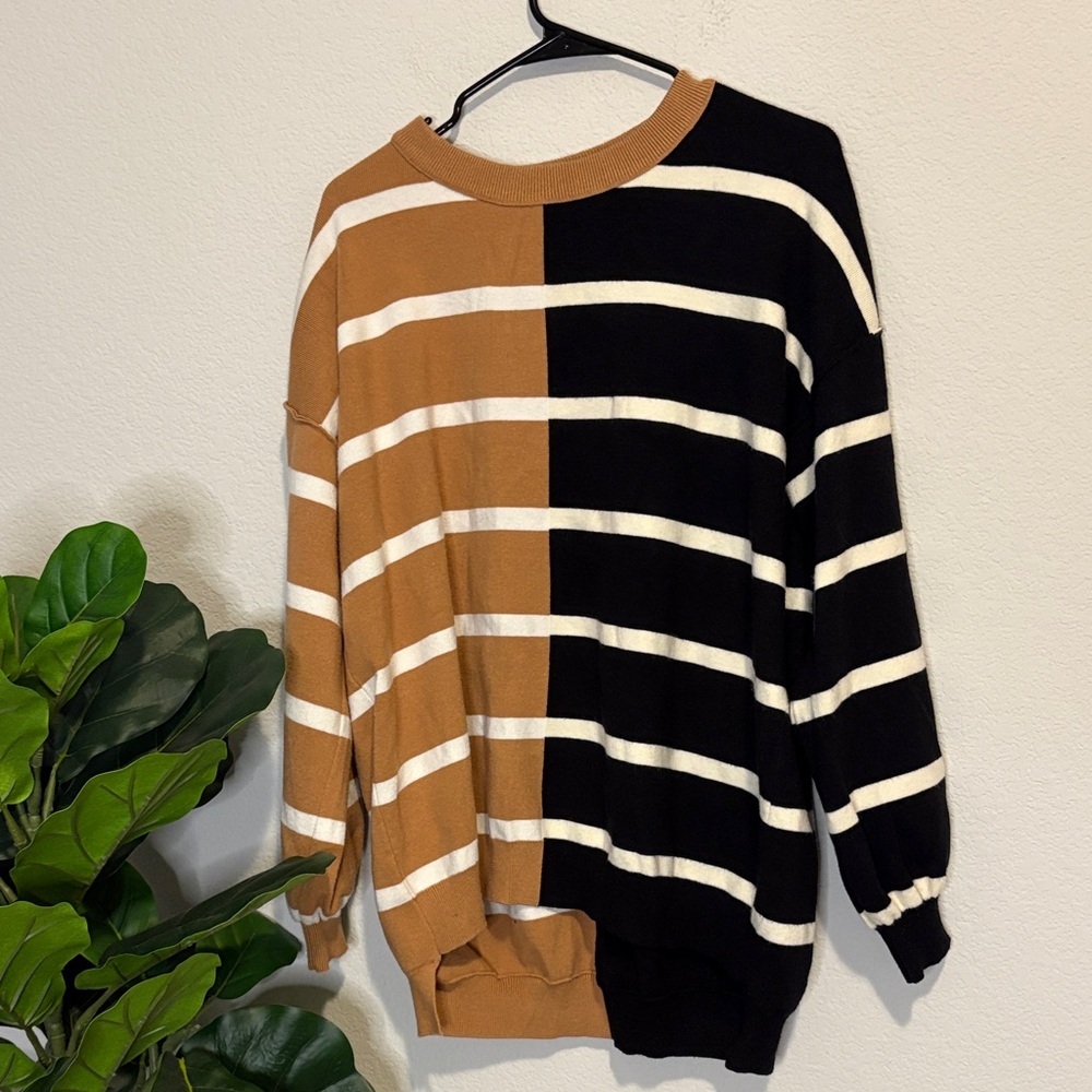 Relaxed fit Striped Crewneck Sweater - Black and Tan